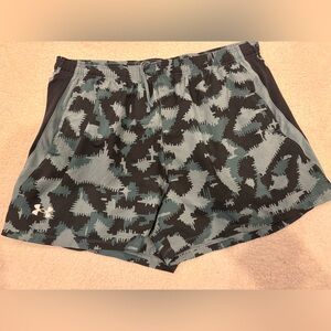 Under Armour Camouflage Men's Shorts - Black and Green